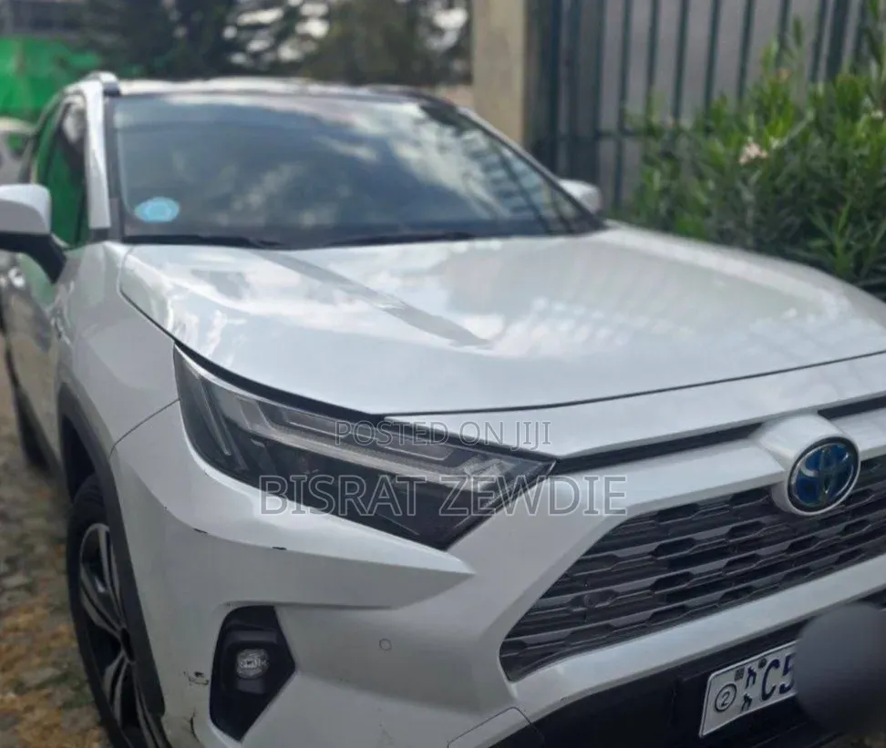 Toyota RAV4 2022 White