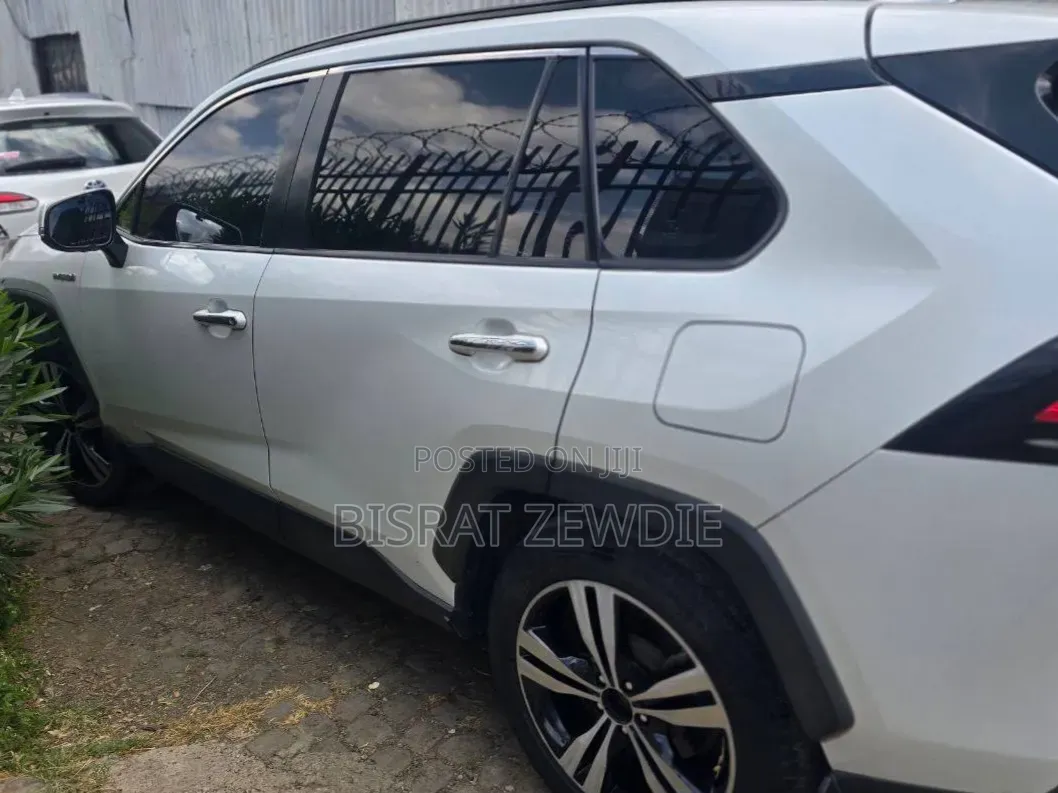 Toyota RAV4 2022 White