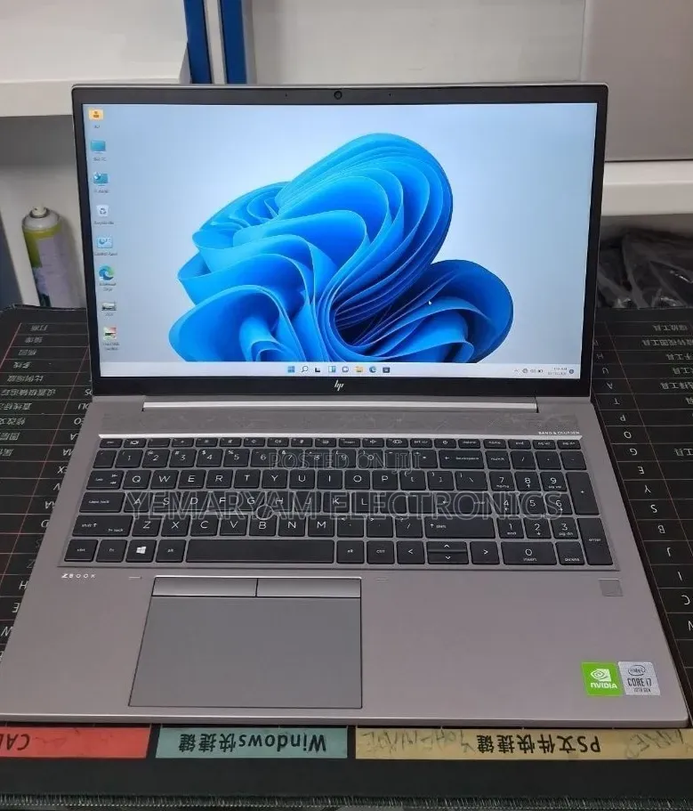 New Laptop HP ZBook Firefly 15 G7 16GB Intel Core i7 SSD 512GB