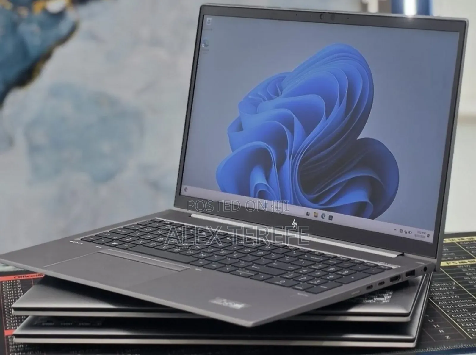 New Laptop HP ZBook Firefly G8 16GB Intel Core i5 SSD 512GB
