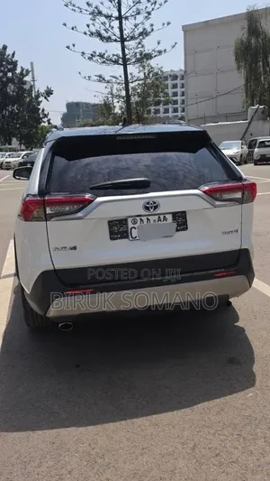 Toyota RAV4 2023 Off white