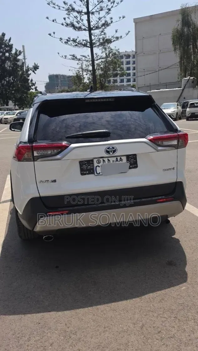Toyota RAV4 2023 Off white
