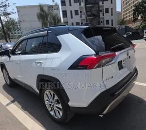 Toyota RAV4 2023 Off white