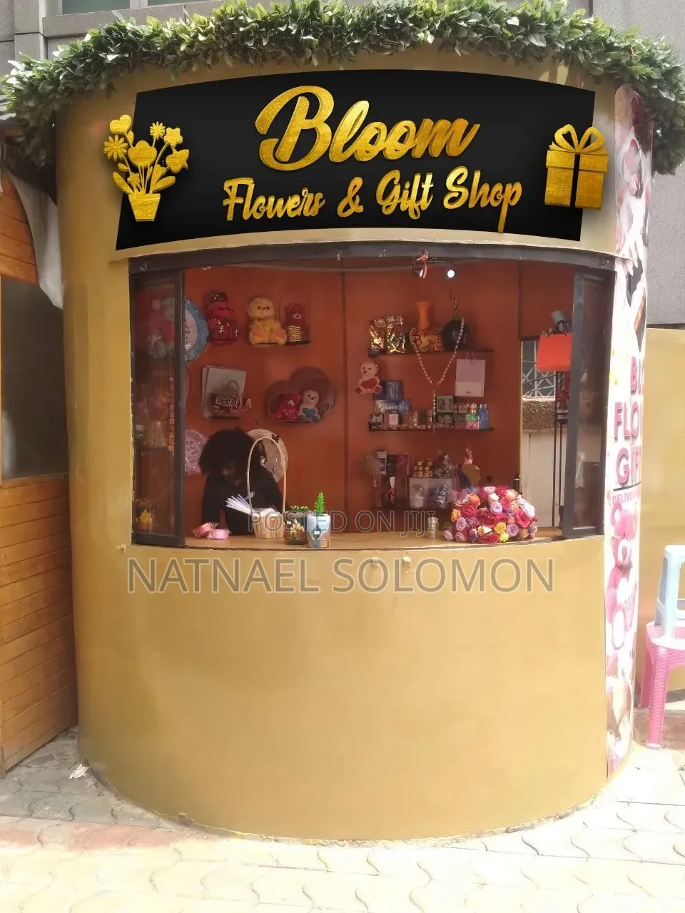 Suk ተንቀሳቃሽ ሱቅ/ Gift Shop for Sell
