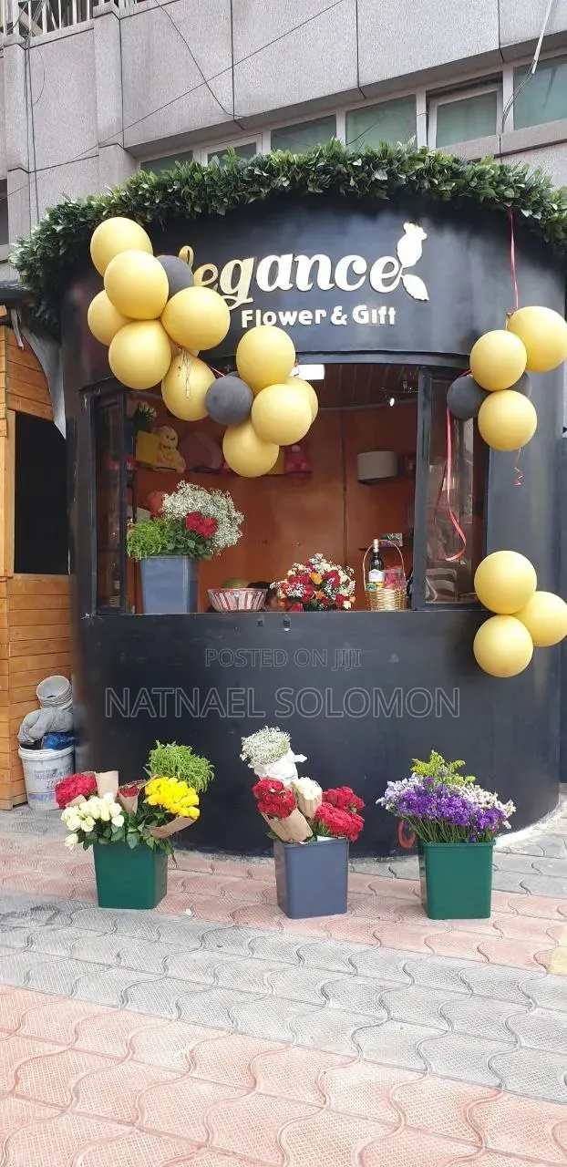 Suk ተንቀሳቃሽ ሱቅ/ Gift Shop for Sell