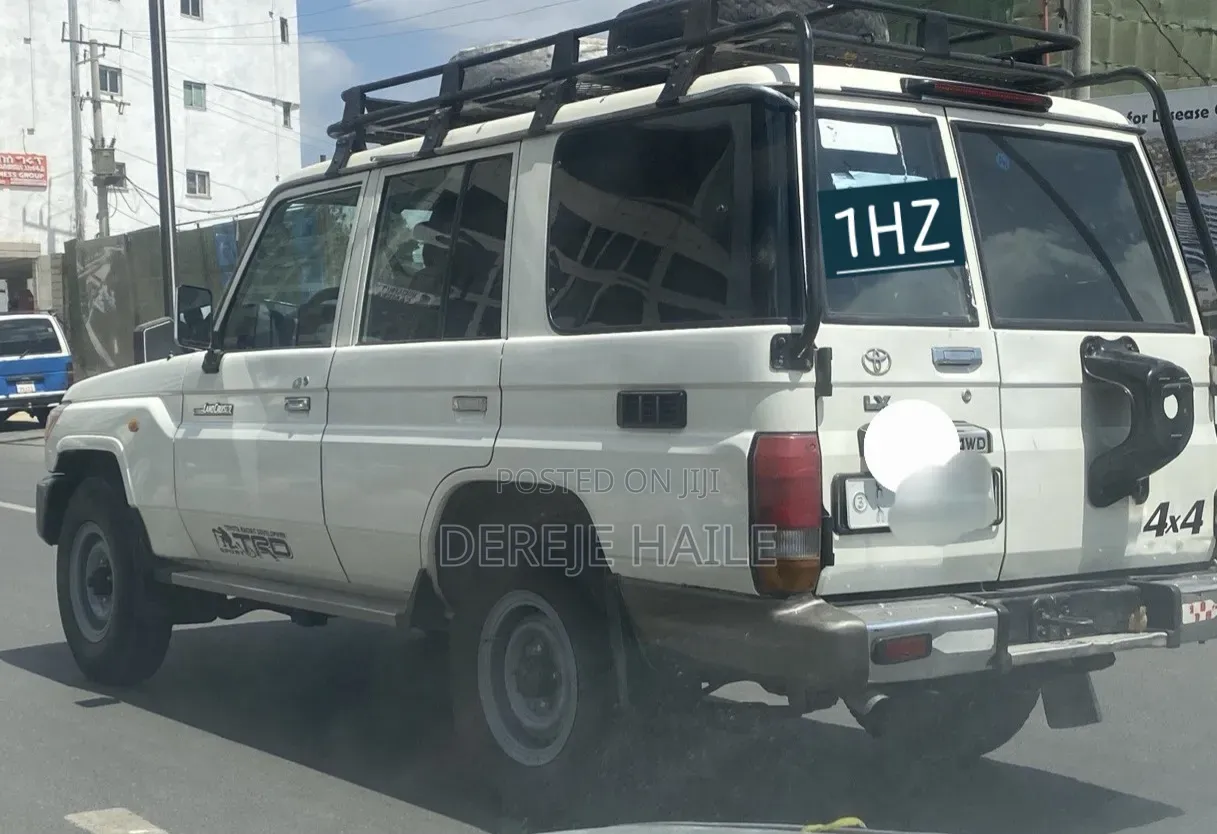 Toyota Land Cruiser 2011 White