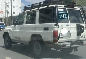 Toyota Land Cruiser 2011 White