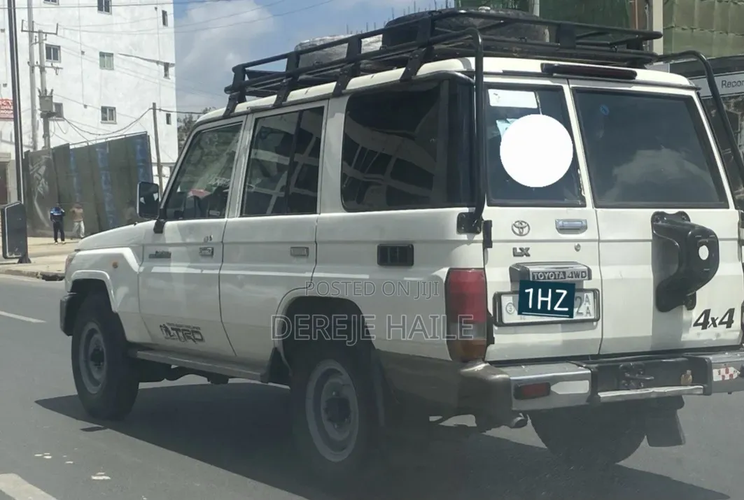 Toyota Land Cruiser 2011 White