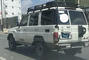 Toyota Land Cruiser 2011 White