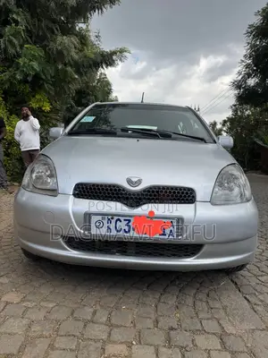 Toyota Vitz 2001 Silver