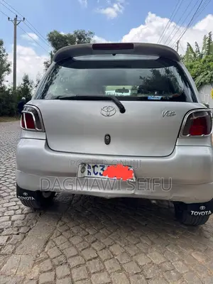 Toyota Vitz 2001 Silver