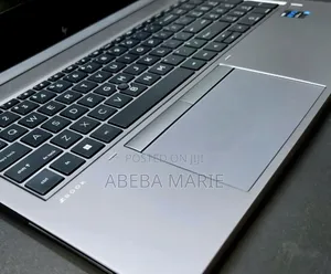 New Laptop HP ZBook Firefly G8 16GB Intel Core i5 SSD 512GB
