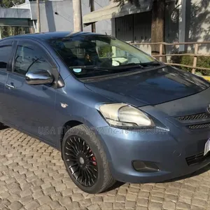 Toyota Yaris 2012 Gray