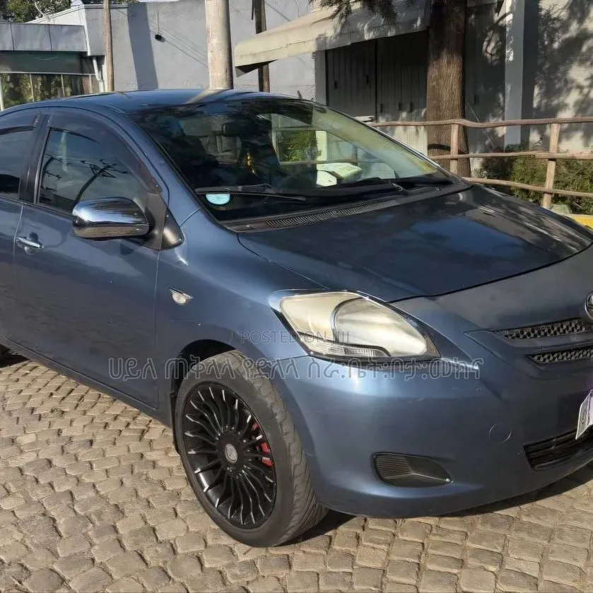 Toyota Yaris 2012 Gray