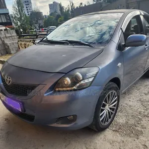 Toyota Yaris 2012 Gray
