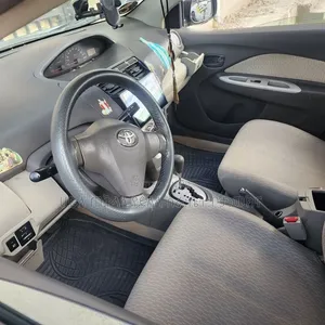 Toyota Yaris 2012 Gray