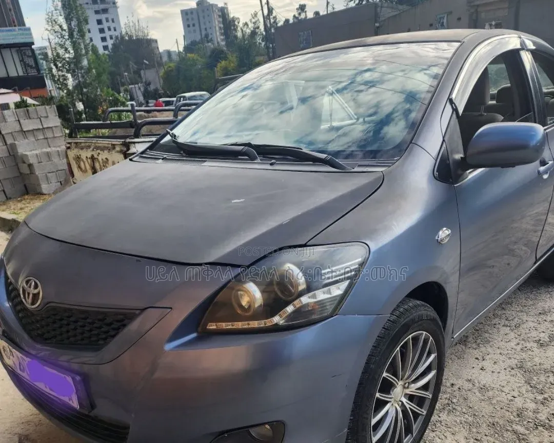 Toyota Yaris 2012 Gray