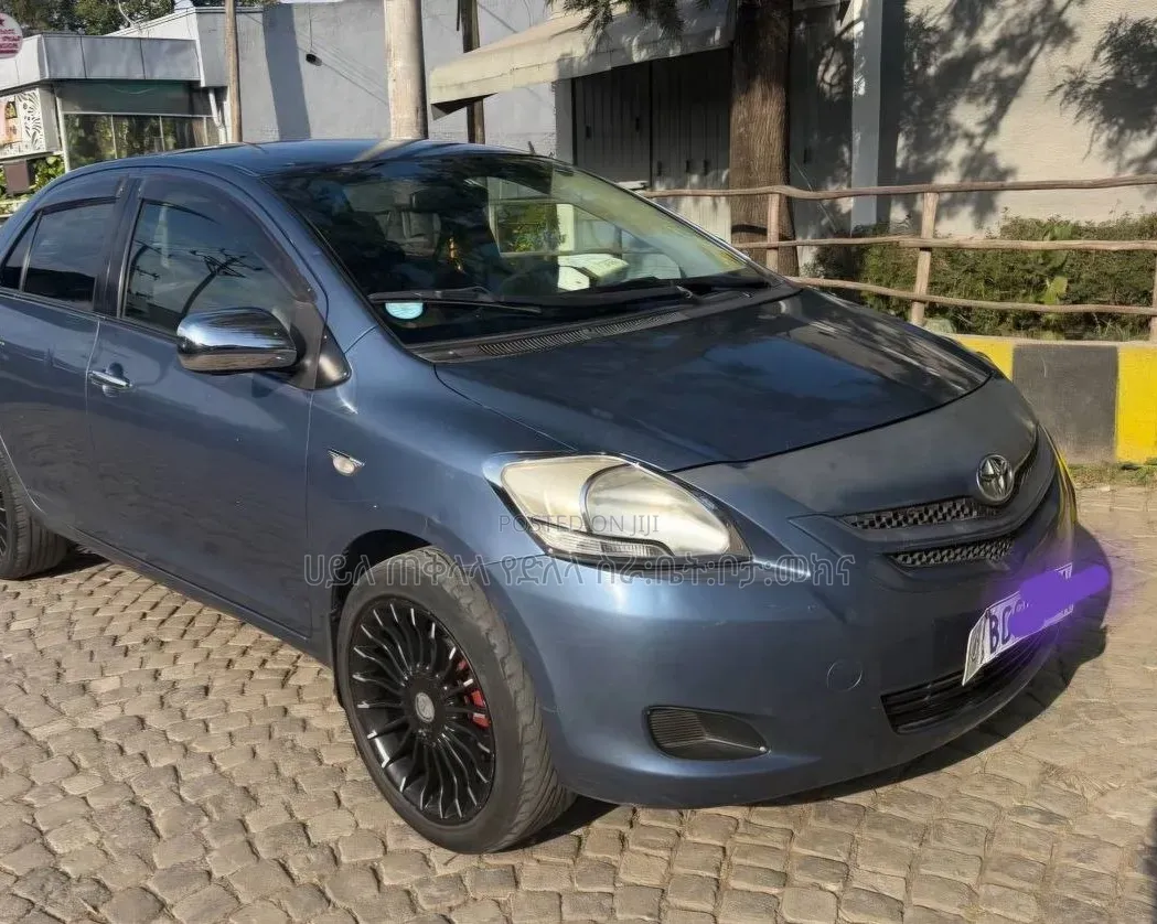 Toyota Yaris 2012 Gray