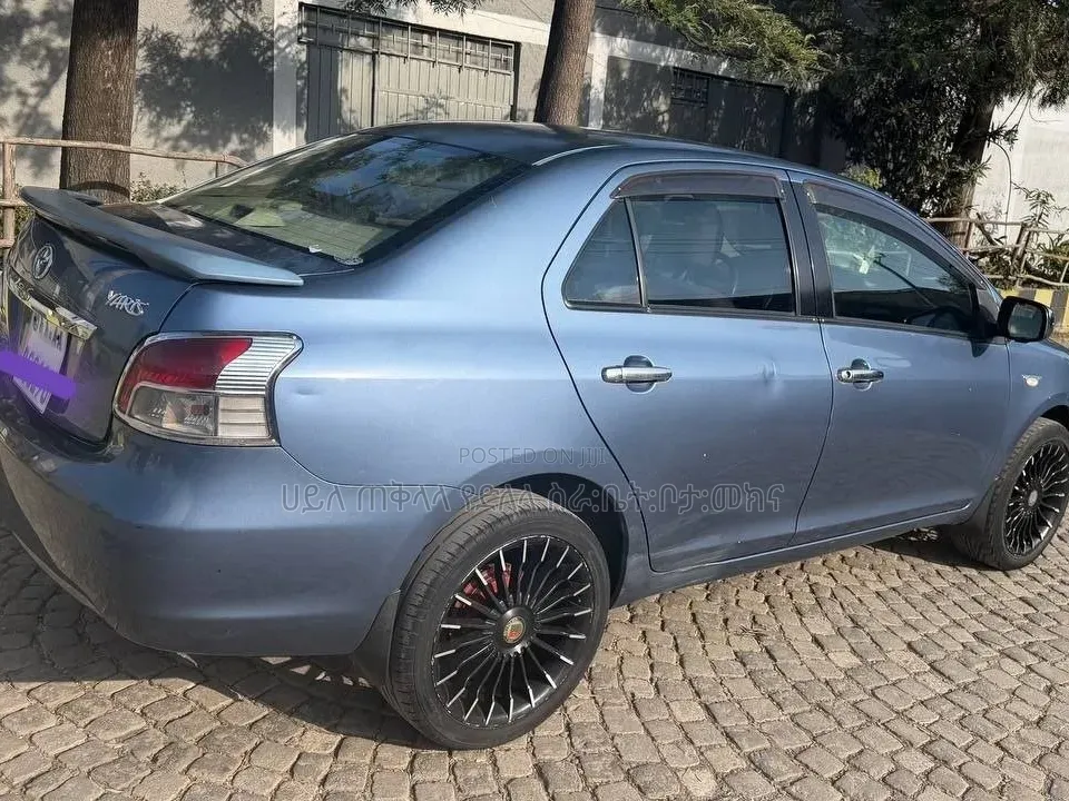 Toyota Yaris 2012 Gray