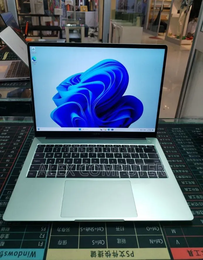 New Laptop 16GB Intel Core i5 SSD 512GB