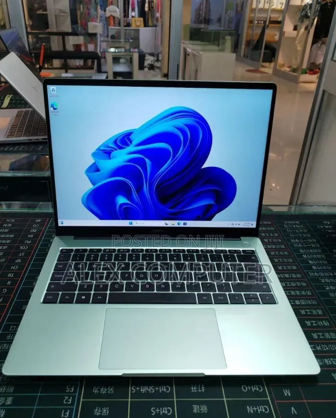 New Laptop 16GB Intel Core i5 SSD 512GB