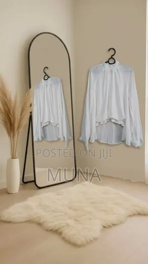 ውብና ዘመናዊ የሴቶች ነጭ ሸሚዝ (Elegant White Mock-Neck Blouse)