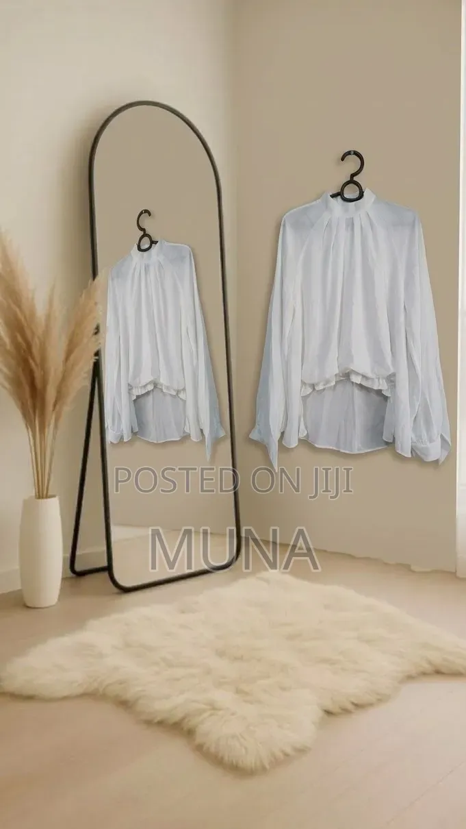 ውብና ዘመናዊ የሴቶች ነጭ ሸሚዝ (Elegant White Mock-Neck Blouse)