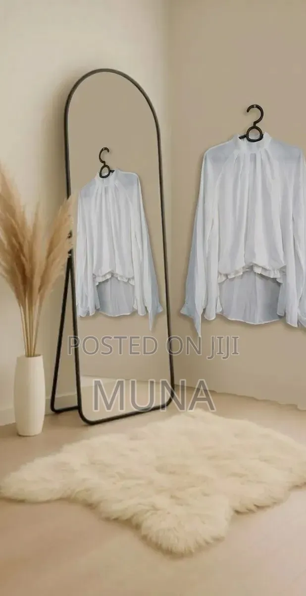 ውብና ዘመናዊ የሴቶች ነጭ ሸሚዝ (Elegant White Mock-Neck Blouse)