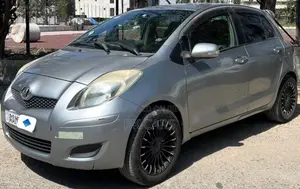 Toyota Yaris 2010 Gray