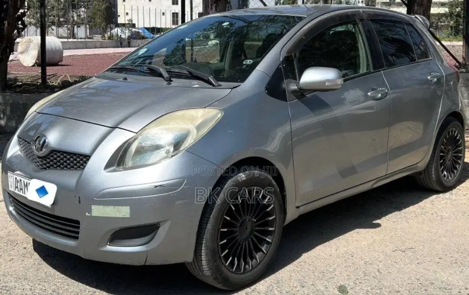 Toyota Yaris 2010 Gray