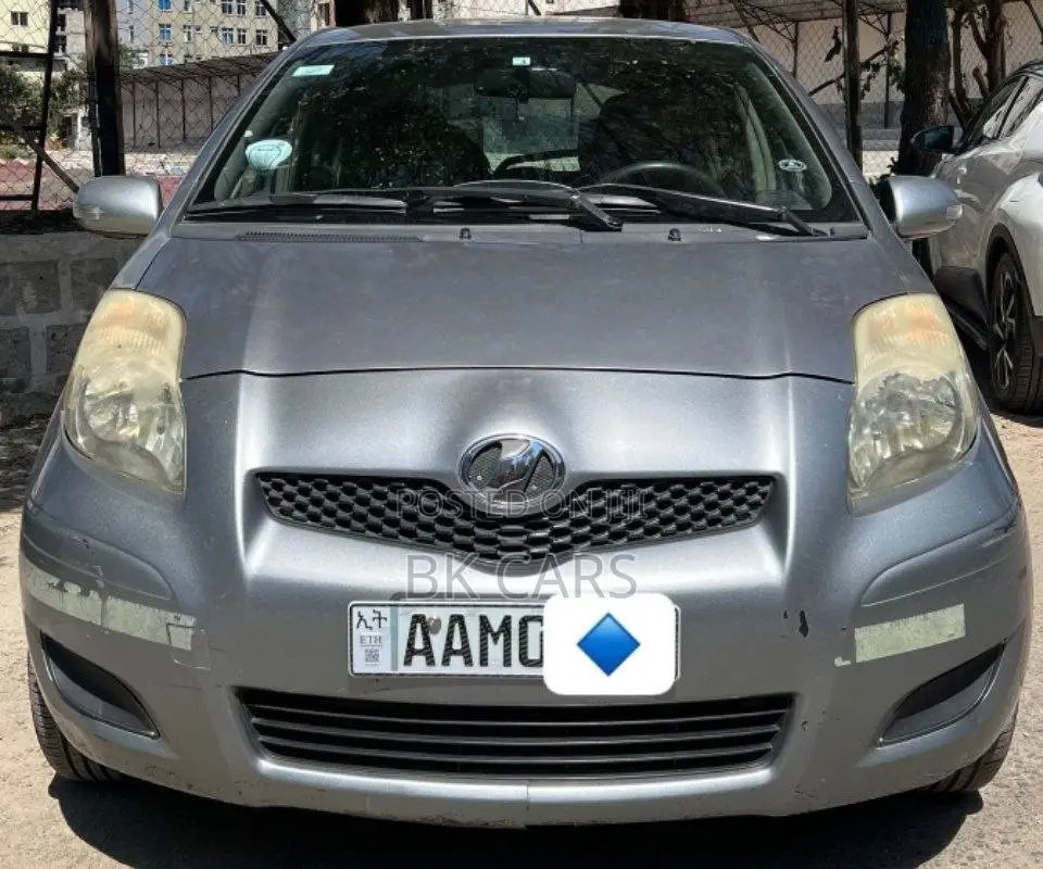 Toyota Yaris 2010 Gray