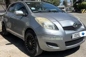 Toyota Yaris 2010 Gray