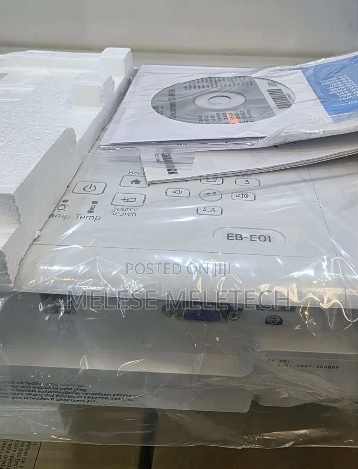 New Epson Eb-E01 Projector