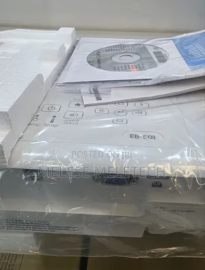 New Epson Eb-E01 Projector