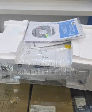 New Epson Eb-E01 Projector