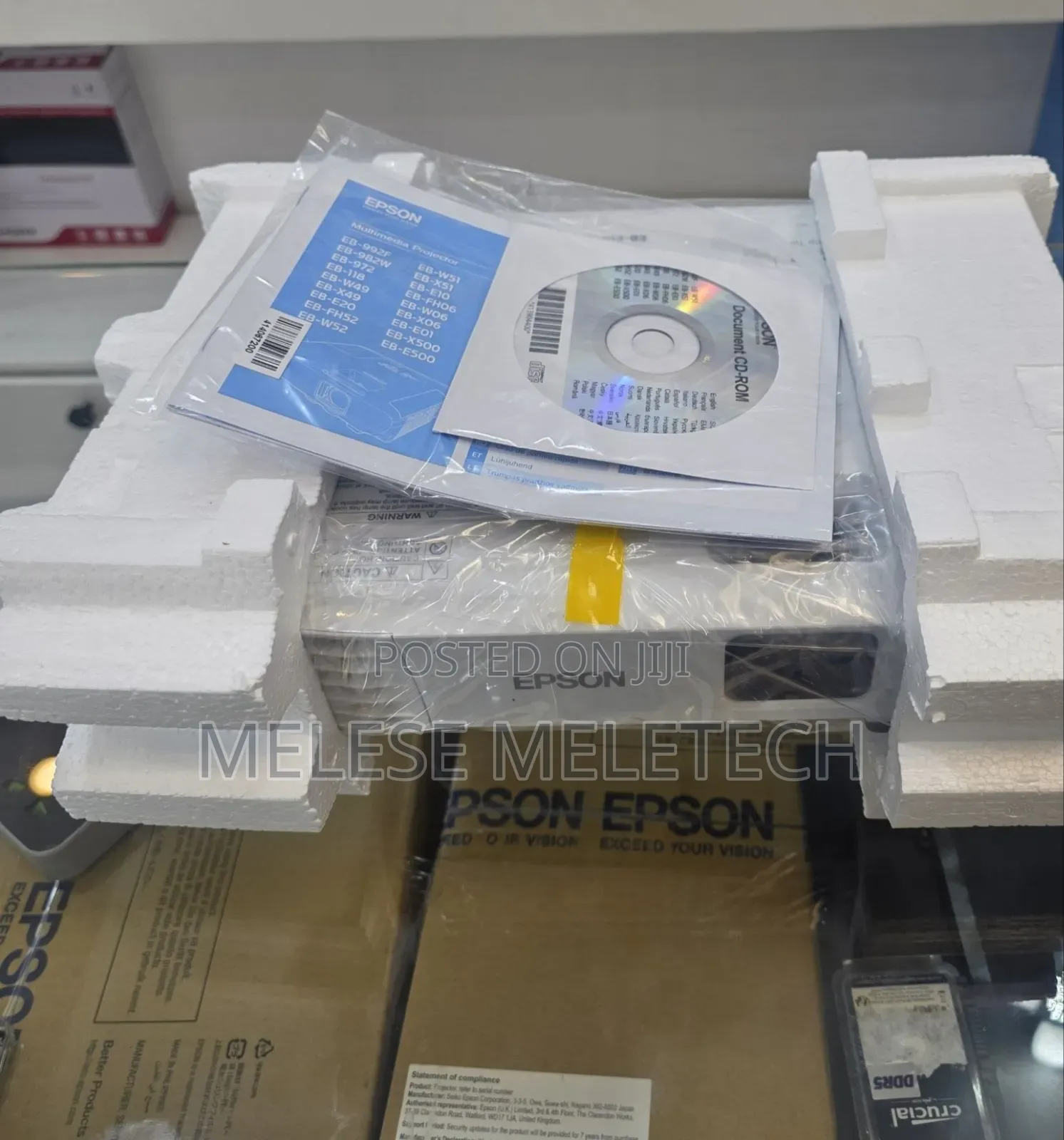New Epson Eb-E01 Projector