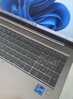 New Laptop HP ZBook Firefly G8 16GB Intel Core i7 SSD 512GB