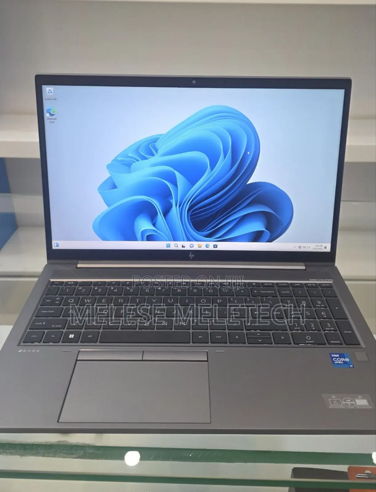 New Laptop HP ZBook Firefly G8 16GB Intel Core i7 SSD 512GB