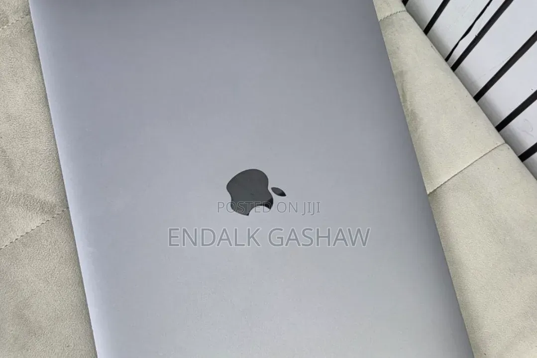 New Laptop Apple MacBook Pro 2019 16GB Intel Core i9 SSD 512GB