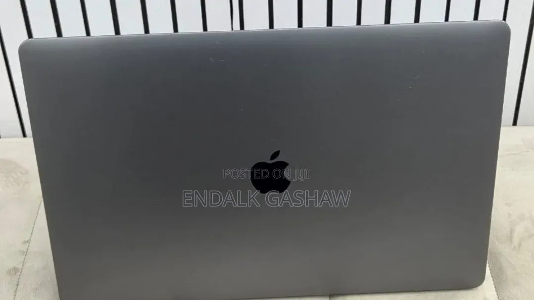 New Laptop Apple MacBook Pro 2019 16GB Intel Core i9 SSD 512GB