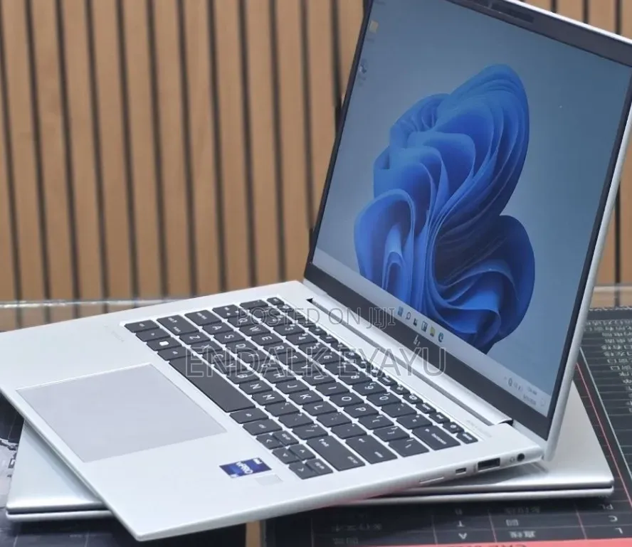 New Laptop HP EliteBook 840 G8 16GB Intel Core i7 SSD 512GB