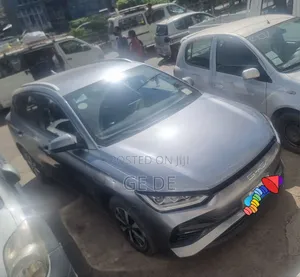 New BYD E2 43 kWh 94 hp FWD 2024 Silver
