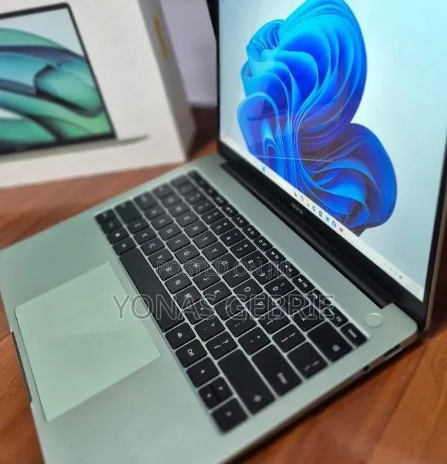 New Laptop 16GB Intel Core i5 SSD 512GB