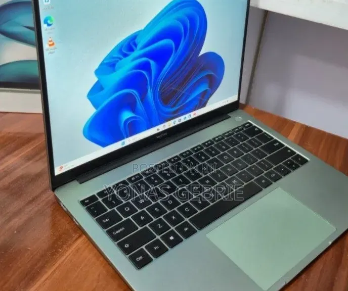 New Laptop 16GB Intel Core i5 SSD 512GB