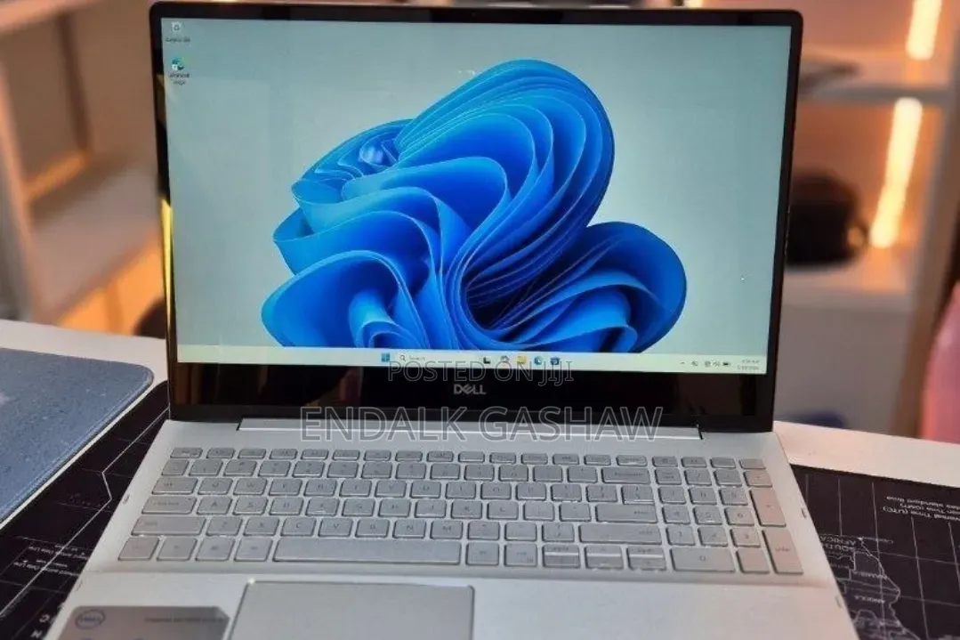 New Laptop Dell Inspiron 15 16GB Intel Core i5 SSD 256GB