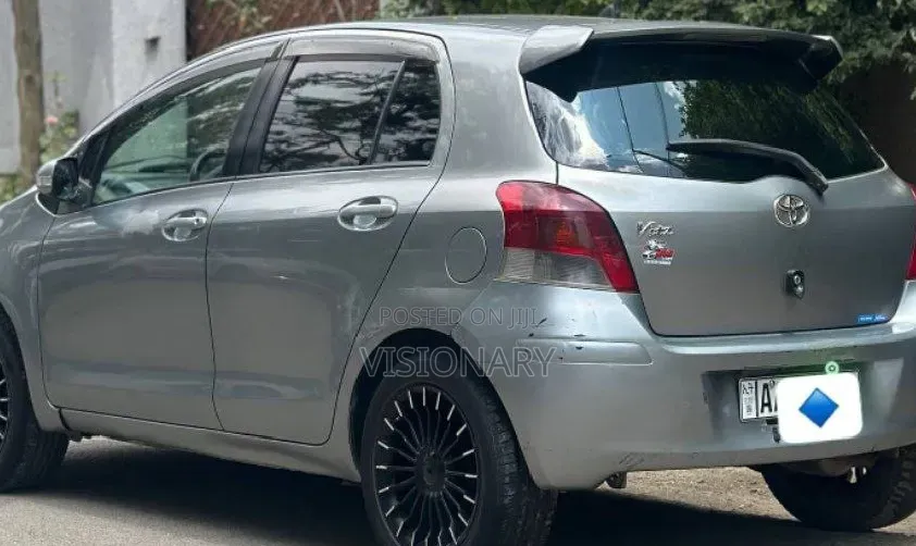 Toyota Yaris 2010 Pearl