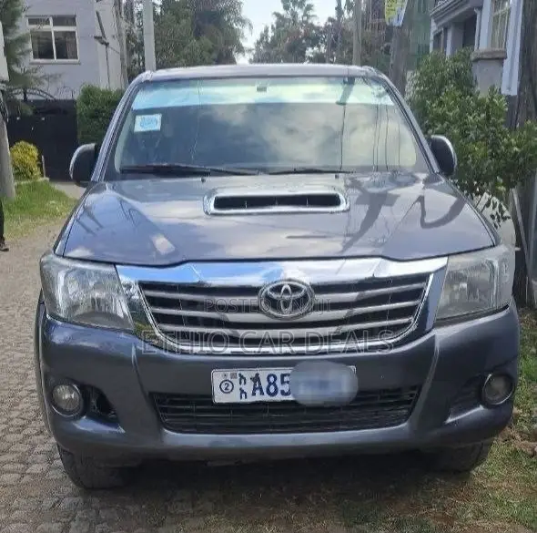 Toyota Hilux 2013 Black