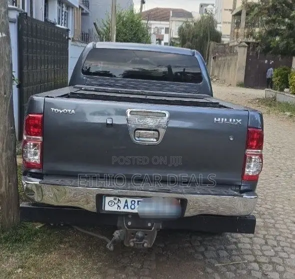 Toyota Hilux 2013 Black