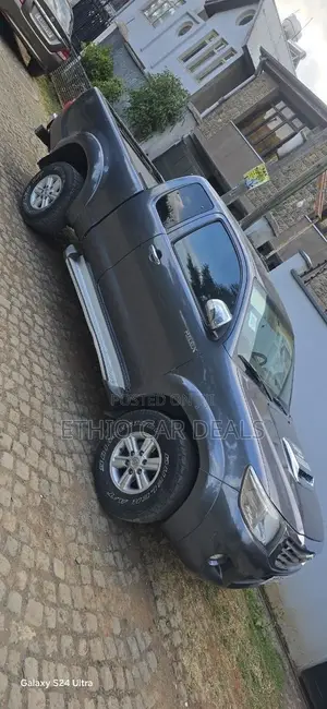 Toyota Hilux 2013 Black