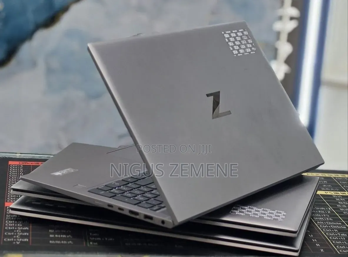 New Laptop HP ZBook Studio G8 16GB Intel Core i5 SSD 512GB